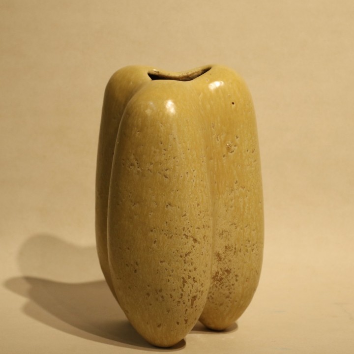 Primordial Vessel Form No. 7 - Ceramic - 32 x 23 x 20 cm - 2023